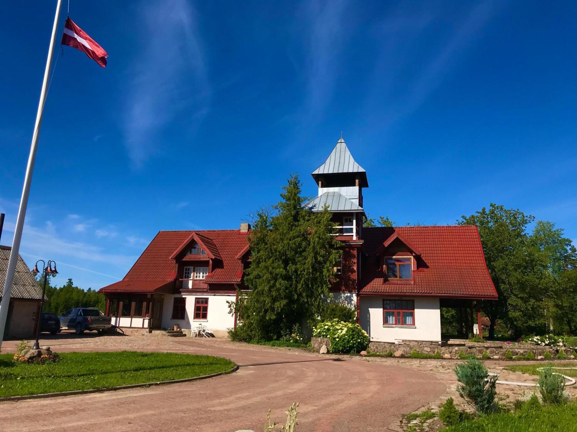 Pilskalni Hotel Ivande Bagian luar foto